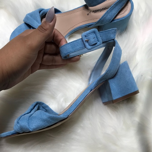 Chunky Heels - Picture 3 of 4